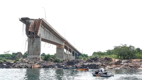Balsa contratada pelo DNIT inicia operações dois meses após colapso da ponte; confira os detalhes da travessia