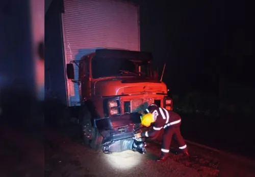 Caminhoneiro é indiciado por homicídio culposo após acidente fatal na TO-080