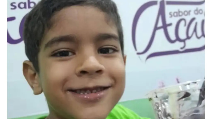 Menino de 6 anos morre ao pegar arma de policial e atirar no próprio rosto